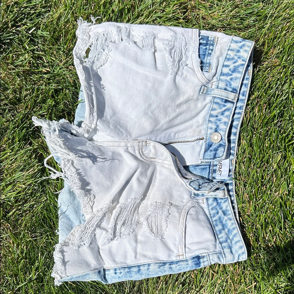 Stylish Distressed Jean Shorts in White and Light Blue